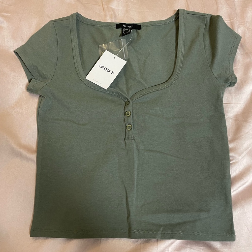 small green forever 21 cropped shirt